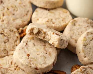 Pecan Sandies Recipe | Cookies and Cups